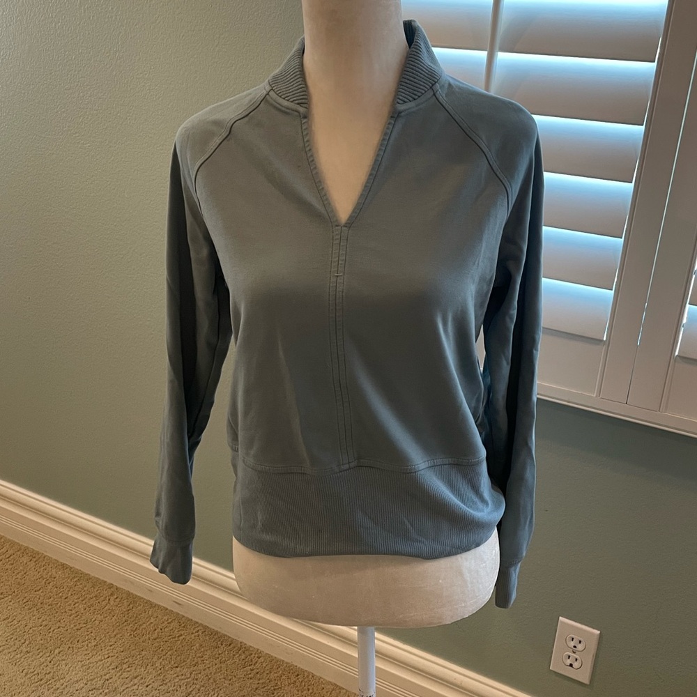 Athleta Eastbound Sweatshirt. Size medium. EUC